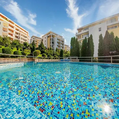 Sea View Panoramic Apartments, Fort Noks Crown Club *