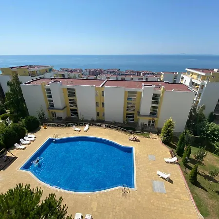 Sea View Panoramic Apartments, Fort Noks Crown Club Apartment *