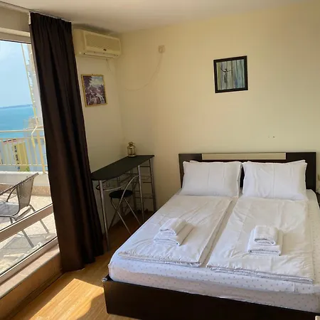 Sea View Panoramic Apartments, Fort Noks Crown Club *
