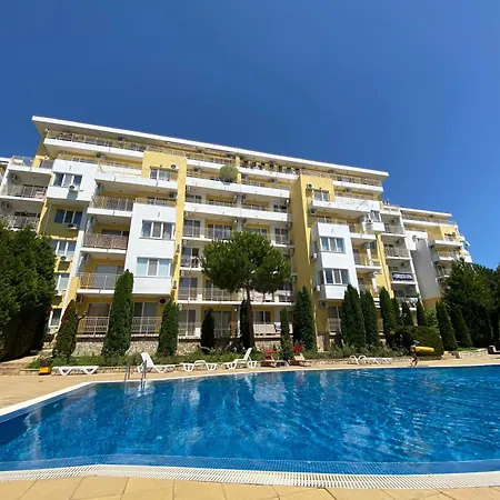 Sea View Panoramic Apartments, Fort Noks Crown Club Apartment