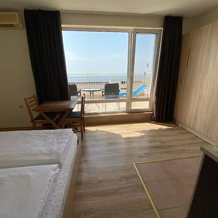 Sea View Panoramic Apartments, Fort Noks Crown Club *