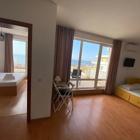 Sea View Panoramic Apartments, Noks Crown Club شقة